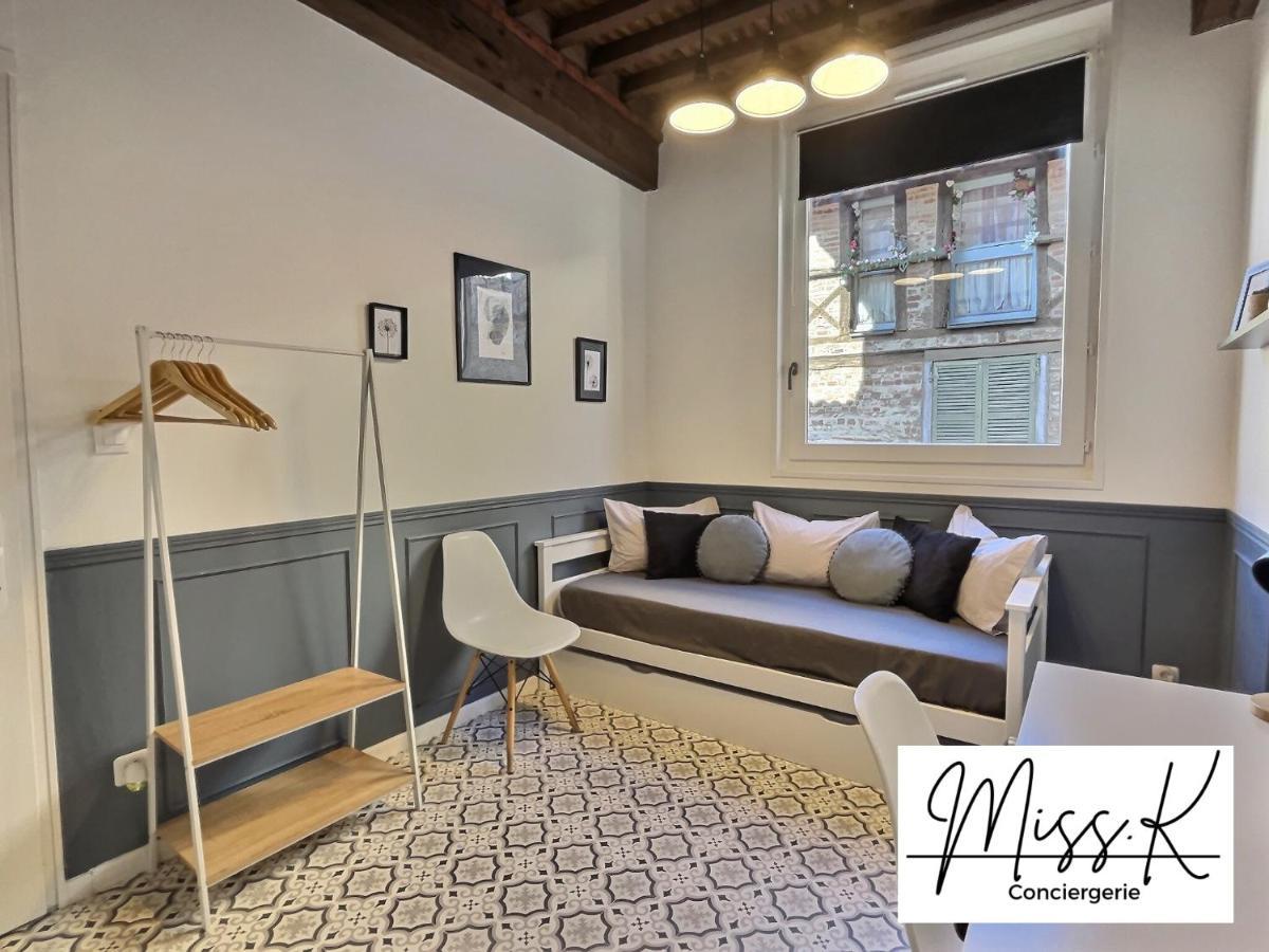 "La Fenetre Sur Le Marche" De Miss.K Conciergerie Apartment Chatillon-sur-Chalaronne Exterior photo